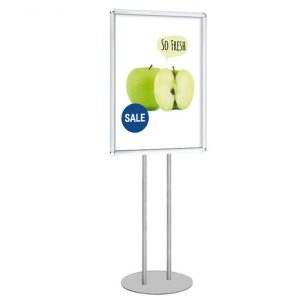 PBS849-espositore-50x70-con-cornice-a-scatto-autoportante