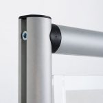 particolare-espositore-autoportante-porta-avvisi-per-negozi-tasche-plexiglass