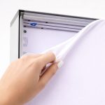 cambio-grafica-per-totem-luminosi-autoportanti-led