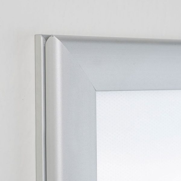 PBS882-dettaglio-cornice-a-scatto-monofacciale-retroilluminata-100x140